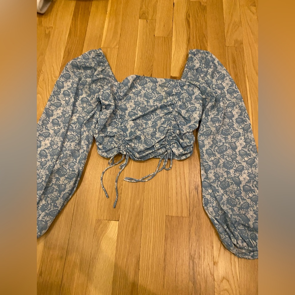 Blue floral crop top long sleeve